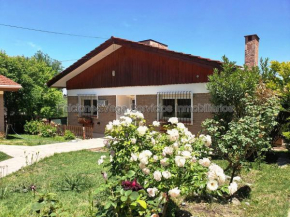 CASA FAMILIAR CON PILETA
